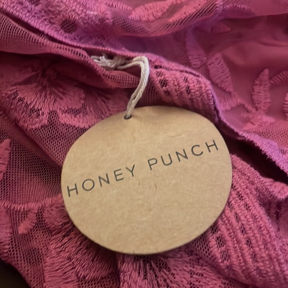 COPY - NWT Lined Lace Short Romper - Picture 7 of 7